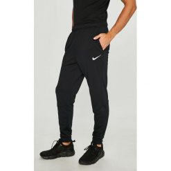Nike - Spodnie. Długie spodnie sportowe męskie marki Nike. Za 189.90 zł.