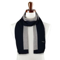 Modny szal na zimę o minimalistycznym wzorze - Peterson. Szaliki męskie Peterson, na zimę, bez wzorów, z wełny, eleganckie. Za 59.99 zł.