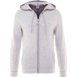 FTC Cashmere CARDIGAN HOODY Kardigan silver stone. Kardigany męskie marki FTC Cashmere. W wyprzedaży za 555.60 zł.