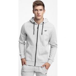 Bluza męska BLM300 - szary melanż. Bluzy nierozpinane męskie marki 4f. W wyprzedaży za 99.99 zł.