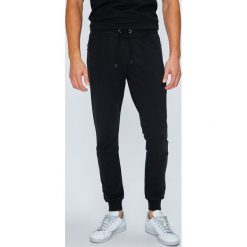 Guess Jeans - Spodnie. Długie spodnie sportowe męskie marki Guess Jeans. W wyprzedaży za 319.90 zł.