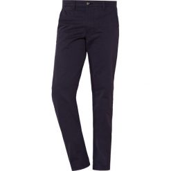 Editions MR REMI PANTS Spodnie materiałowe navy. Niebieskie spodnie na co dzień męskie Editions MR, z bawełny. Za 739.00 zł.