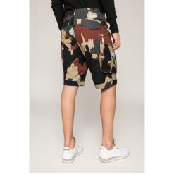 G-Star Raw - Szorty. Szorty męskie G-Star Raw. W wyprzedaży za 189.90 zł.