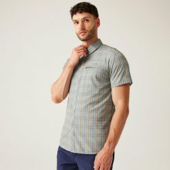 Travel Packaway męska koszula z krótkim rękawem. Szare koszule męskie Regatta, m, bez wzorów, bez kołnierzyka, bez ramiączek. W wyprzedaży za 136.20 zł.