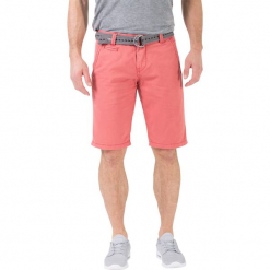 Bermudy "Marcus" - Slim fit - w kolorze czerwonym. Szorty męskie marki 4f. W wyprzedaży za 90.95 zł.