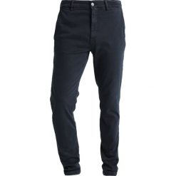 Replay HYPERFLEX ZEUMAR Spodnie materiałowe black. Eleganckie spodnie męskie marki Replay. Za 829.00 zł.