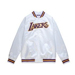 Lekka satynowa kurtka Los Angeles Lakers. Białe kurtki męskie Mitchell & Ness, bez wzorów, z satyny, sportowe, bez ramiączek, bez kaptura. Za 517.00 zł.