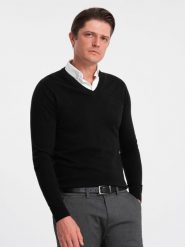 Sweter męski z dekoltem "w serek" z koszulowym kołnierzykiem - czarny V1 - Rozmiar: XXL. Czarne swetry męskie Ombre Clothing, bez wzorów, z bawełny, klasyczne, bez kołnierzyka, bez ramiączek. W wyprzedaży za 69.99 zł.