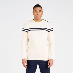 Sweter marynarski męski Tribord 100. Białe swetry męskie TRIBORD, bez wzorów, z bawełny, sportowe, bez kołnierzyka, bez ramiączek. W wyprzedaży za 99.99 zł.
