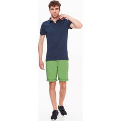 T-SHIRT MĘSKI POLO Z WYPUKŁYM NADRUKIEM. Koszulki polo męskie marki TOP SECRET. W wyprzedaży za 29.99 zł.