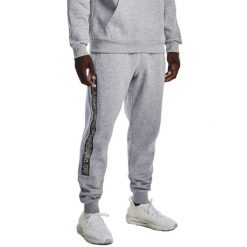 Spodnie sportowe męskie Under Armour Rival. Szare długie spodnie sportowe męskie Under Armour, bez wzorów, z dresówki, do piłki nożnej. Za 149.99 zł.