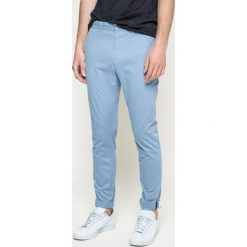 Lacoste - Spodnie. Spodnie na co dzień męskie marki Lacoste. W wyprzedaży za 299.90 zł.