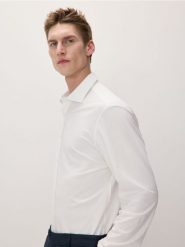 Dzianinowa koszula slim fit - biały. Białe koszule męskie Reserved, l, bez wzorów, z bawełny, bez kołnierzyka, bez ramiączek. W wyprzedaży za 119.99 zł.