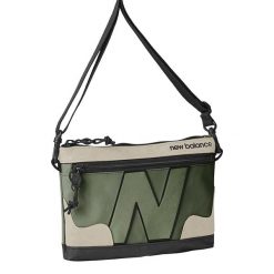 Saszetka New Balance LAB21015DON – zielona. Zielone saszetki męskie New Balance, bez wzorów. Za 69.99 zł.