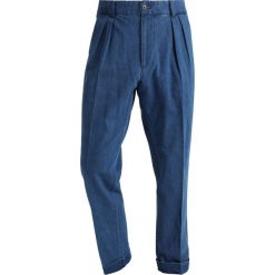 Samsøe & Samsøe ATHI Spodnie materiałowe denim blue. Niebieskie spodnie na co dzień męskie Samsøe & Samsøe, z bawełny. Za 499.00 zł.