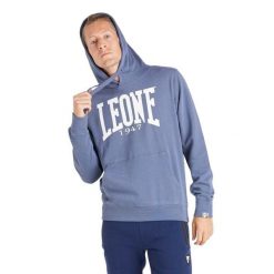 Męska bluza z kapturem Leone 1947 Apparel. Niebieskie bluzy nierozpinane męskie LEONE 1947 APPAREL, l, bez wzorów, z tkaniny, sportowe, bez ramiączek, z kapturem. W wyprzedaży za 139.75 zł.