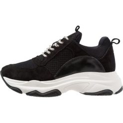 Steve Madden RUSSEL Sneakersy niskie black. Czarne buty sportowe na co dzień męskie Steve Madden, z materiału. Za 589.00 zł.