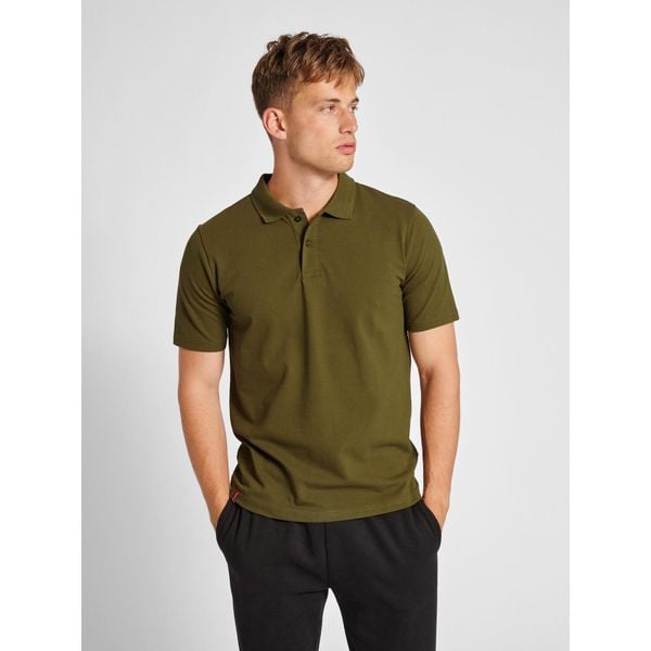 Stretchowa koszulka polo Hummel Red. Zielone koszulki polo męskie HUMMEL, m, bez wzorów, eleganckie, bez kołnierzyka, bez ramiączek. Za 148.50 zł.