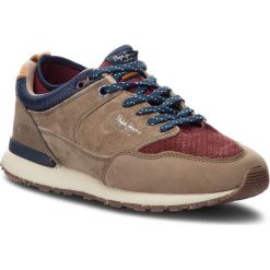 Sneakersy PEPE JEANS - Btn Treck Lth Pack PMS30473 Stag 884. Brązowe buty sportowe na co dzień męskie Pepe Jeans, z jeansu, klasyczne. W wyprzedaży za 339.00 zł.