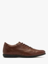 Brązowe półbuty z perforacją na cholewce. Brązowe eleganckie półbuty męskie Ryłko, ze skóry, bez obcasa, bez zapięcia. W wyprzedaży za 279.99 zł.