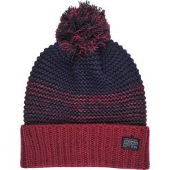 CZAPKA MĘSKA Z POMPONEM. Czapki męskie marki TOP SECRET. W wyprzedaży za 24.99 zł.