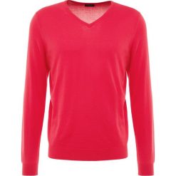 Drumohr V NECK Sweter pink. Czerwone swetry męskie Drumohr, z bawełny. Za 959.00 zł.