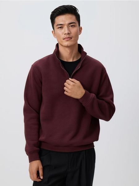 Bluza ze stójką - bordowy. Czerwone bluzy nierozpinane męskie Reserved, l, bez wzorów, z bawełny, bez ramiączek, bez kaptura. W wyprzedaży za 89.99 zł.