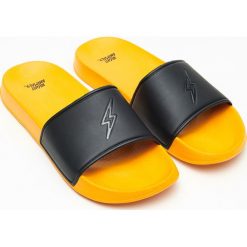 Klapki - Pomarańczowy. Klapki i japonki męskie marki Cropp. Za 39.99 zł.
