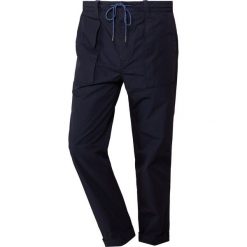 BOSS CASUAL SELIAN Spodnie materiałowe dark blue. Spodnie na co dzień męskie marki BOSS CASUAL. Za 579.00 zł.