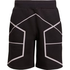 Neil Barrett BLACKBARRETT SYMMETRIC LINES Spodnie treningowe black. Spodnie dresowe męskie Neil Barrett BLACKBARRETT. W wyprzedaży za 523.60 zł.