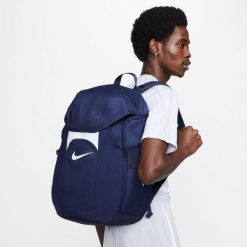 Plecak sportowy Nike Academy Team Backpack pojemność 30 L. Niebieskie plecaki męskie Nike, bez wzorów. Za 139.99 zł.