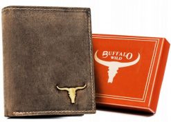 Mały, pionowy portfel męski ze skóry naturalnej - Buffalo Wild. Brązowe portfele męskie bez wzorów, ze skóry. Za 23.00 zł.