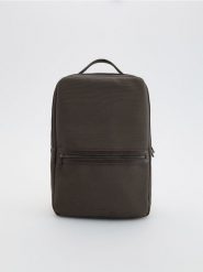Plecak z uchwytem - ciemnobrązowy. Brązowe plecaki męskie Reserved, bez wzorów. Za 179.99 zł.