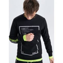 Bluza z asymetryczną kieszenią kolekcja Futuristic Youth - Czarny. Bluzy nierozpinane męskie marki Cropp. Za 99.99 zł.