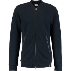 Knowledge Cotton Apparel QUILTED ZIP Kardigan total eclipse. Niebieskie kardigany męskie marki Knowledge Cotton Apparel, z bawełny. W wyprzedaży za 356.30 zł.