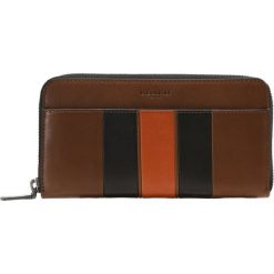 Coach MODERN VARSITYSTRIPE ACCORDION Portfel dark saddle/black. Portfele męskie Coach. W wyprzedaży za 681.45 zł.