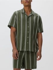 Wzorzysta koszula regular fit - ciemnozielony. Zielone koszule męskie Reserved, l, bez wzorów, z bawełny, bez kołnierzyka, bez ramiączek. Za 119.99 zł.