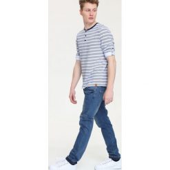 T-SHIRT DŁUGI RĘKAW MĘSKI WE WZORY. Koszulki męskie z długim rękawem marki TOP SECRET. W wyprzedaży za 24.99 zł.