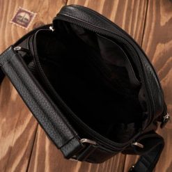 Paolo Peruzzi Saszetka męska na ramię skórzana elegancka do pracy praktyczna czarna T-128-BL. Czarne saszetki męskie Paolo Peruzzi, bez wzorów. Za 324.98 zł.