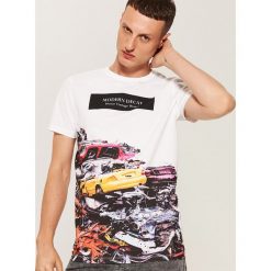 T-shirt z nadrukiem - Biały. Białe t-shirty męskie House, z nadrukiem. W wyprzedaży za 29.99 zł.