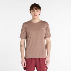 Koszulka męska New Balance MT41253EAT – beżowa. Brązowe t-shirty sportowe męskie New Balance, m, bez wzorów, z materiału, sportowe, bez ramiączek. Za 199.99 zł.