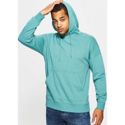 Bluza z kapturem basic - Turkusowy. Niebieskie bluzy nierozpinane męskie Cropp, l, bez wzorów, bez ramiączek, z kapturem. Za 79.99 zł.