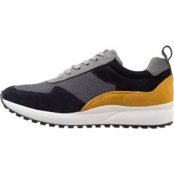 Samsøe & Samsøe VEST Sneakersy niskie stormy weather. Szare buty sportowe na co dzień męskie Samsøe & Samsøe, z materiału. Za 749.00 zł.