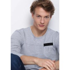 Jasnoszara Koszulka Wave Me. Szare koszulki męskie z długim rękawem Born2be, z długim rękawem. Za 19.99 zł.