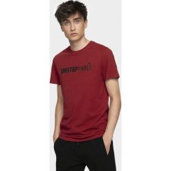 T-shirt męski TSM002 - burgund. Czerwone t-shirty męskie 4f, m, bez wzorów, bez kołnierzyka, bez ramiączek. W wyprzedaży za 44.99 zł.