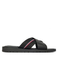 Klapki Tommy Hilfiger. Czarne klapki i japonki męskie Tommy Hilfiger, bez wzorów. Za 179.99 zł.