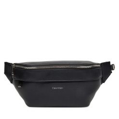Saszetka nerka Calvin Klein. Czarne saszetki męskie Calvin Klein, bez wzorów, małe. Za 229.99 zł.