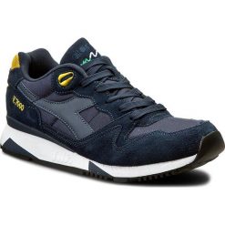 Sneakersy DIADORA - V7000 NYL II 501.170939 01 C6278 Total Eclipse/Dandelion. Niebieskie buty sportowe na co dzień męskie Diadora, z materiału, sportowe. W wyprzedaży za 299.00 zł.