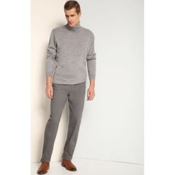 SPODNIE DŁUGIE MĘSKIE KLASYCZNE. Eleganckie spodnie męskie marki TOP SECRET. W wyprzedaży za 49.99 zł.
