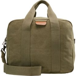 Hackett London HILLGATE SOFT CAM BAG Torebka moss green. Torby męskie na ramię Hackett London. Za 629.00 zł.